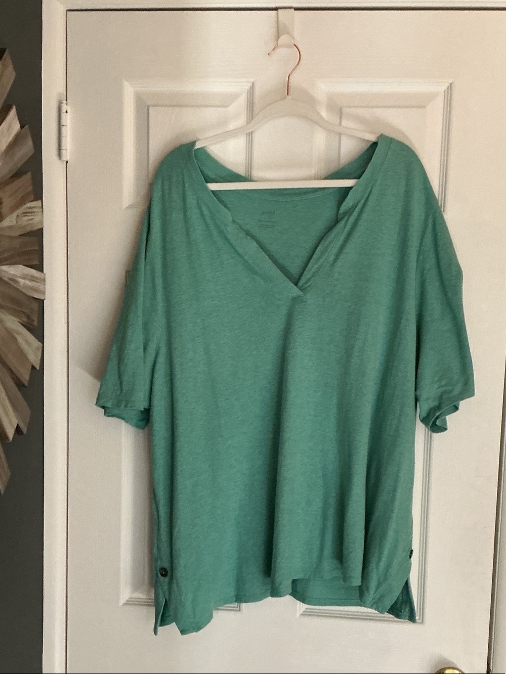 Relaxed V-Neck Short Sleeve Top - Seafoam Green